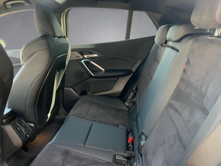 Bild 9: BMW iX2 eDrive 20 U10