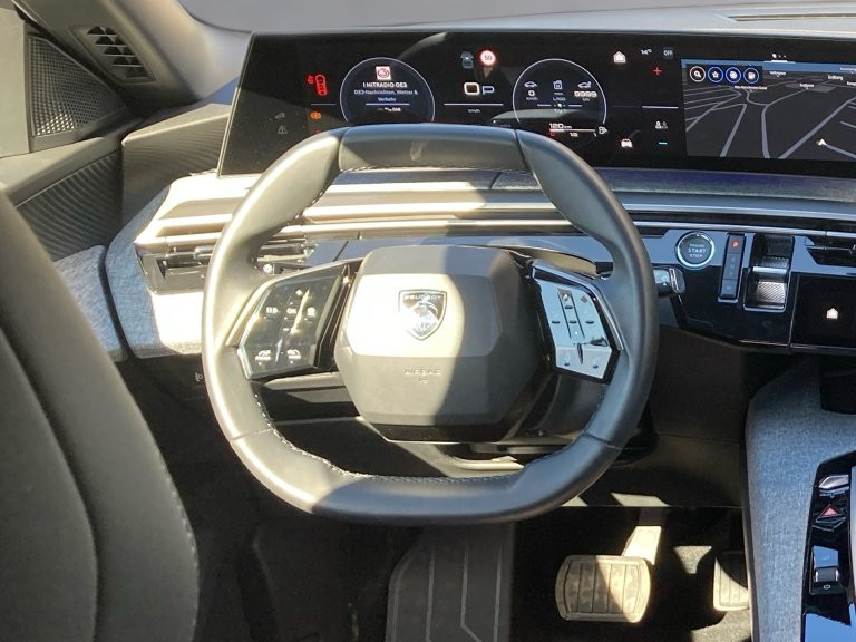 Bild 9: Peugeot 5008 Allure Hybrid 145 e-DCS6