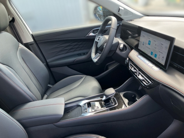 Bild 10: MG HS HEV Luxury Lenkradhzg. 25.5 Österreich Paket