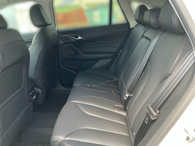 Bild 8: MG HS HEV Luxury Lenkradhzg. 25.5 Österreich Paket