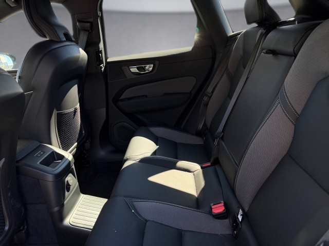 Bild 11: VOLVO PKW XC60 Black Edition Plus, T6 eAWD Plug-in Hybrid, Elektrisch/