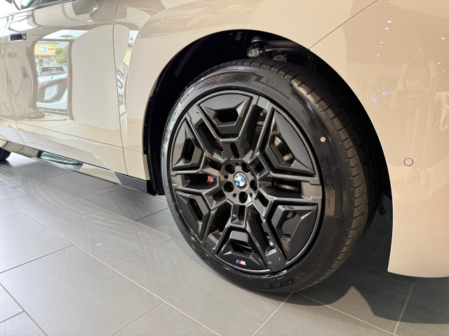 Bild 7: BMW PKW i-Serie iX xDrive45