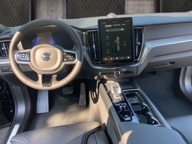 Bild 8: VOLVO PKW XC60 Black Edition Ultra, T6 AWD Plug-in Hybrid, Elektrisch/