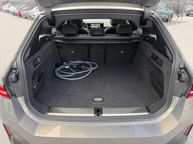Bild 12: BMW i5 xDrive40 Touring