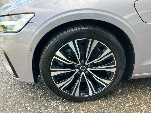 Bild 7: VOLVO PKW V60 Plus, T6 eAWD Plug-in Hybrid, Elektrisch/Benzin, Dark