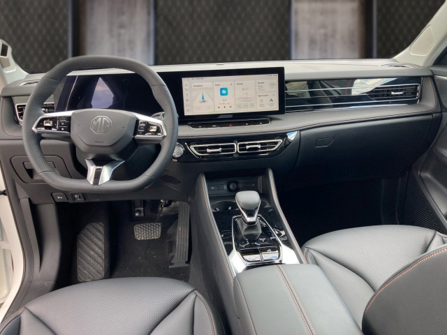 Bild 8: MG HS HEV Luxury Lenkradhzg. 25.5 Österreich Paket
