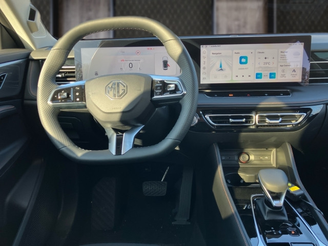 Bild 6: MG HS PHEV+ Luxury Lenkradhzg. 25.5