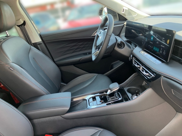 Bild 11: MG HS PHEV+ Luxury 25.5 Österreich Paket