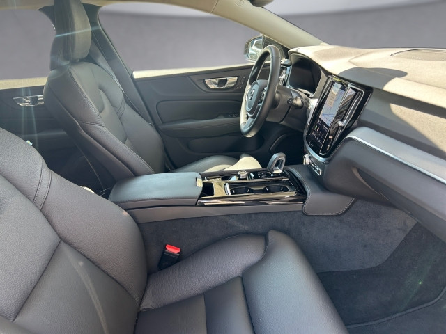 Bild 10: VOLVO PKW V60 Plus, T6 eAWD Plug-in Hybrid, Elektrisch/Benzin, Dark