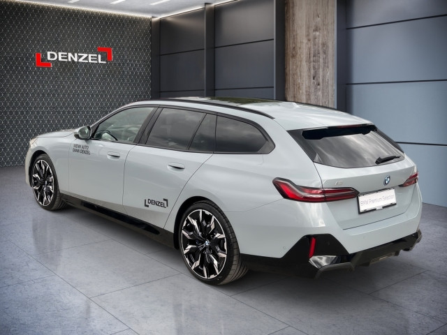 Bild 2: BMW i5 xDrive40 Touring