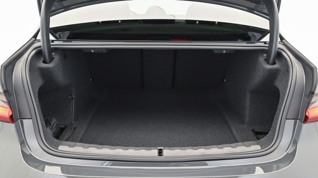 Bild 13: BMW 320i xDrive Limousin