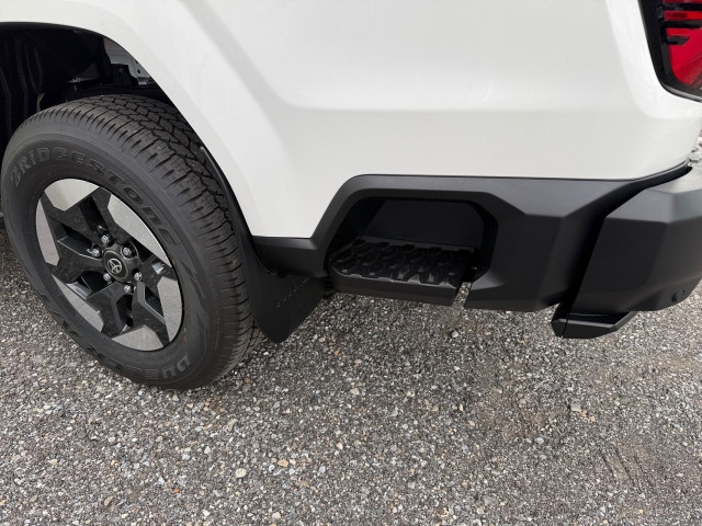 Bild 14: Toyota Hilux Double Cab Duty 144kWh Elektro Automatik (4x