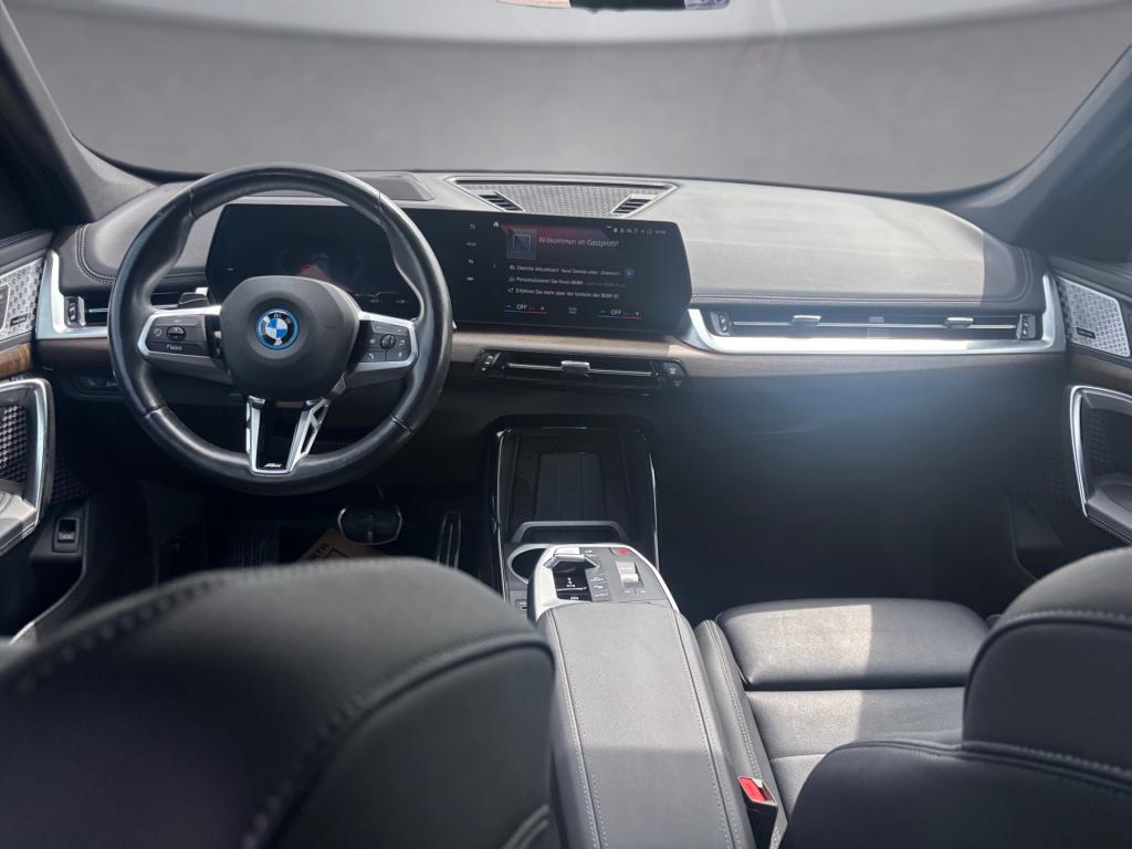 Bild 8: BMW iX1 xDrive30 U11 XE2