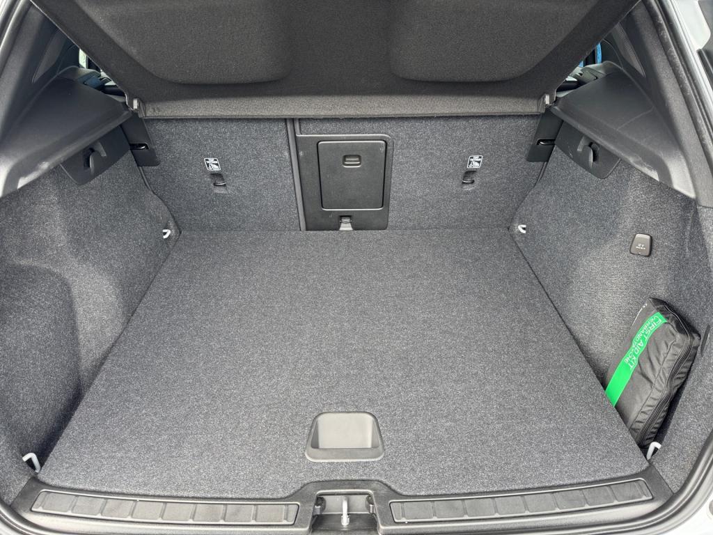 Bild 12: VOLVO PKW XC40 T4 Recharge PHEV R-Design