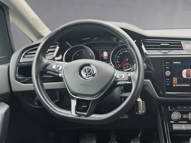 Bild 9: VW Touran Highline 2,0