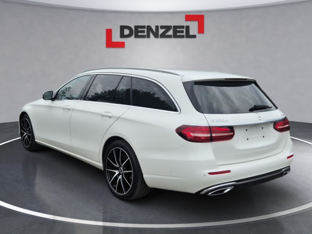 Bild 2: Mercedes E 220 d T 4Matic Aut.