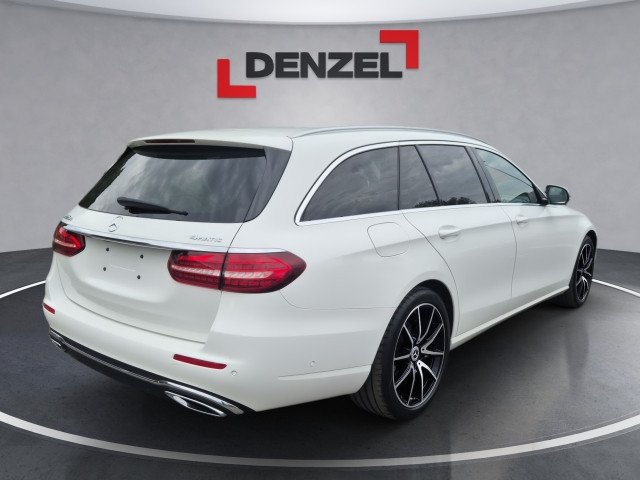 Bild 3: Mercedes E 220 d T 4Matic Aut.