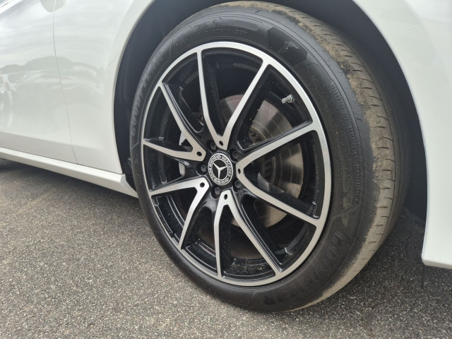Bild 7: Mercedes E 220 d T 4Matic Aut.