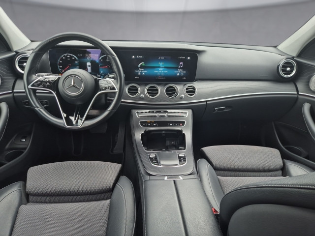 Bild 8: Mercedes E 220 d T 4Matic Aut.