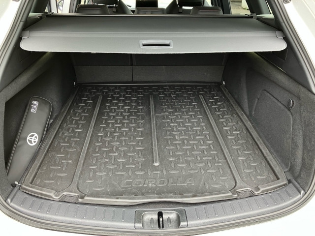 Bild 11: Toyota Corolla 2,0 Touring