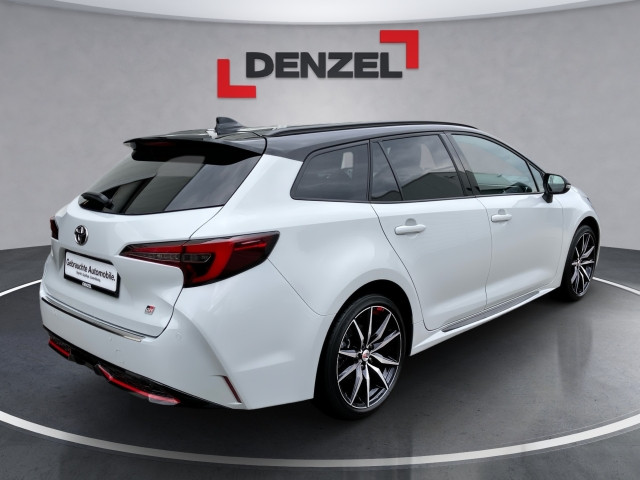 Bild 3: Toyota Corolla 2,0 Touring