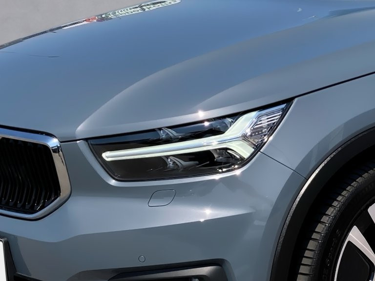 Bild 6: VOLVO PKW XC40 T5 PHEV FWD Momentum Pro Aut.