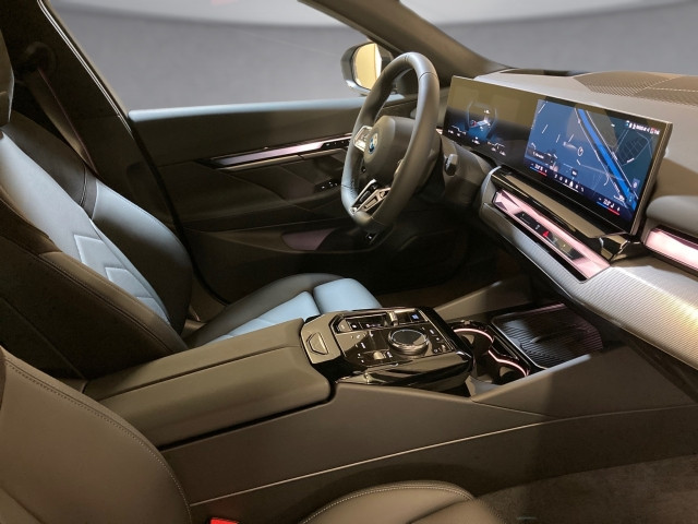 Bild 10: BMW i5 xDrive40 Touring