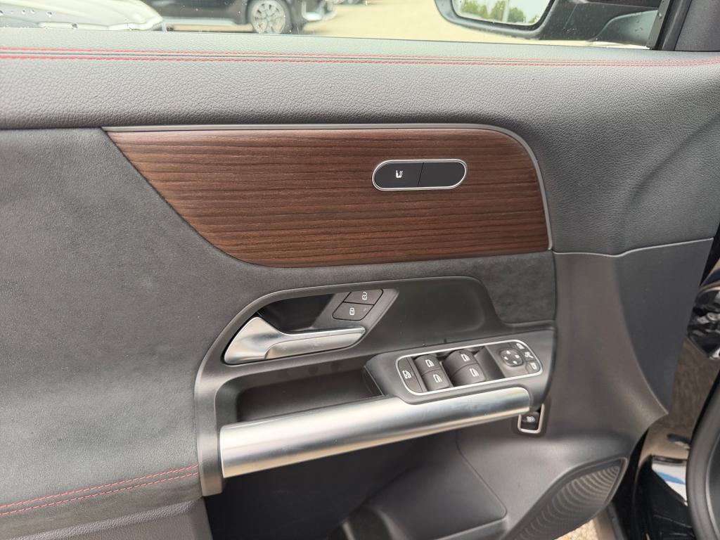 Bild 13: Mercedes GLA 200 Aut.