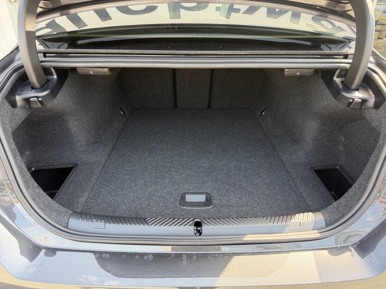Bild 9: BMW i5 eDrive40 Limousine