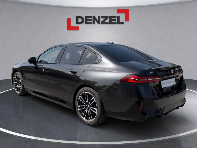 Bild 2: BMW i5 eDrive40 Limousine