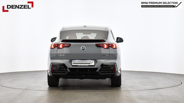 Bild 4: BMW iX2 eDrive 20 U10