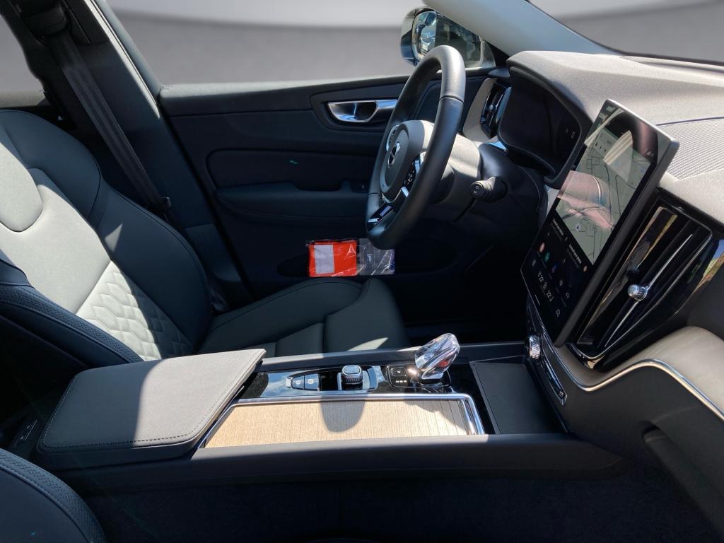 Bild 10: VOLVO PKW XC60 Plus, T6 eAWD Plug-in Hybrid, Elektrisch/Benzin, Dark