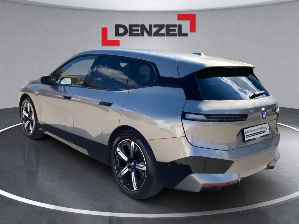 Bild 2: BMW iX xDrive40 71kWh