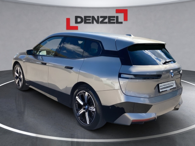 Bild 2: BMW iX xDrive40 71kWh